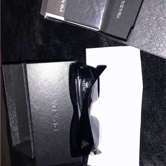 PRADA SUNGLASSES FOR WOMEN AND MEN (Comes with certification of authenticity)NEW - Picture 5 of 6